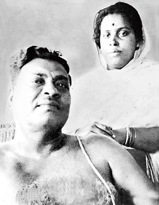 প্রথম স্ত্রী গৌরী দেবীর সঙ্গে বিভূতিভূষণ বন্দ্যোপাধ্যায়