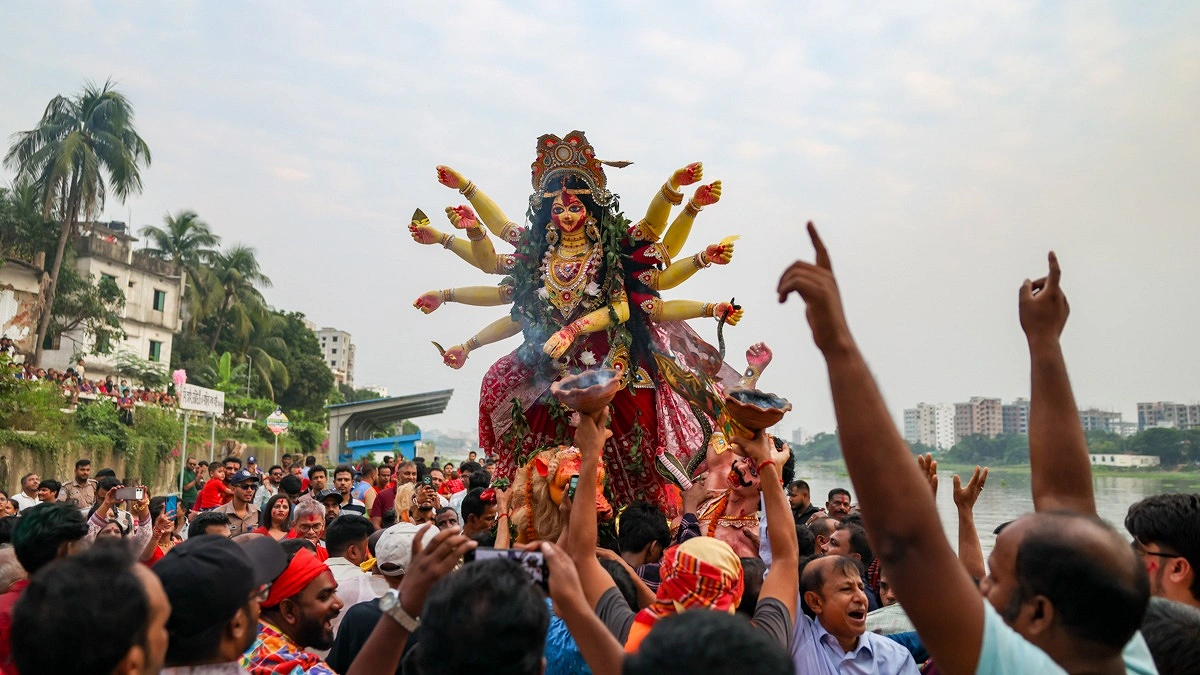 বিসর্জনের আগে লঞ্চঘাটে ভক্তদের উচ্ছ্বাস