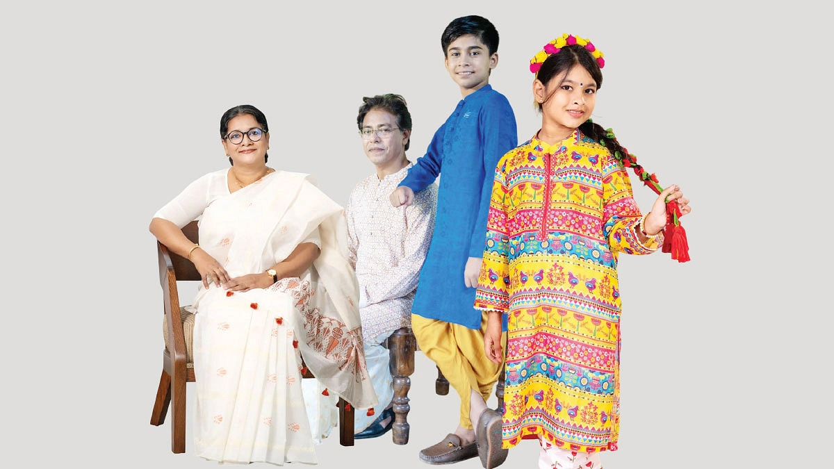 দুই প্রজন্মের পোশাক-আনন্দ