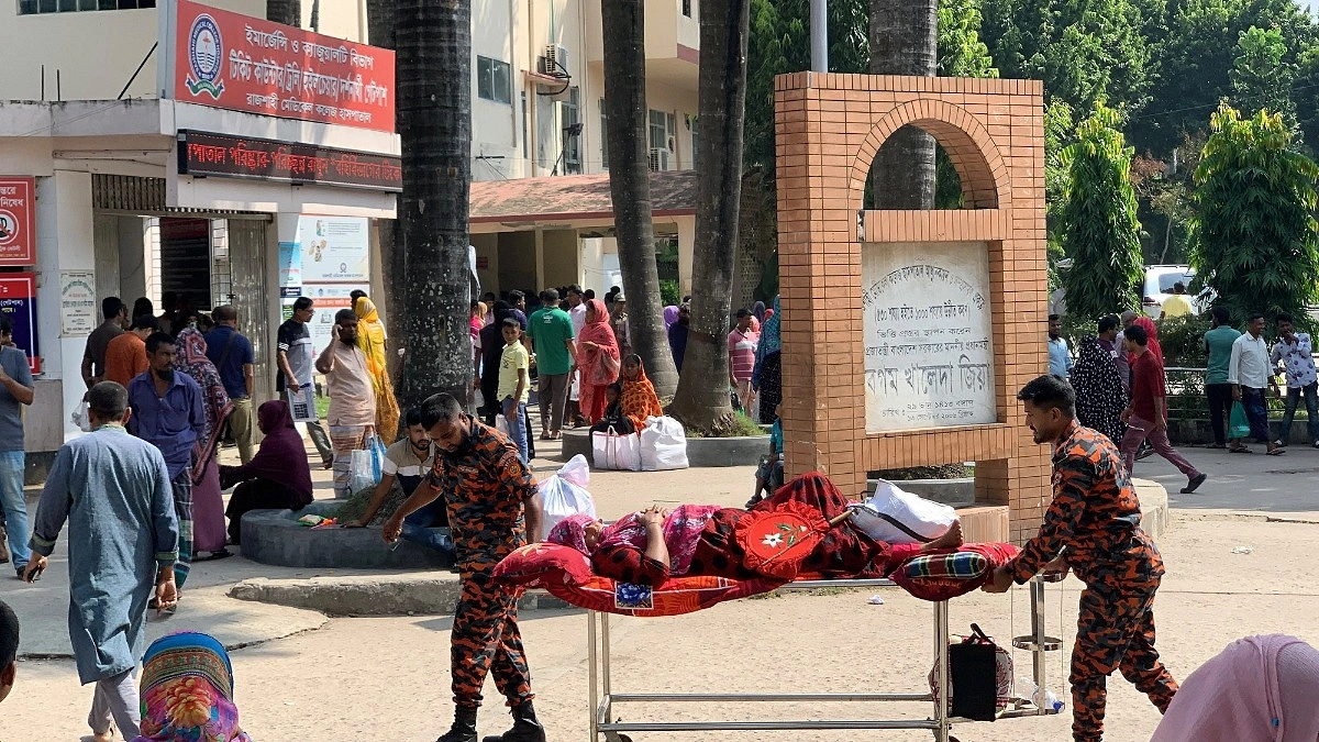 পাঁচ দফা দাবিতে রামেকে ইন্টার্ন চিকিৎসকদের কর্মবিরতি