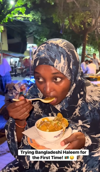 হালিম খাচ্ছেন মারিয়ান