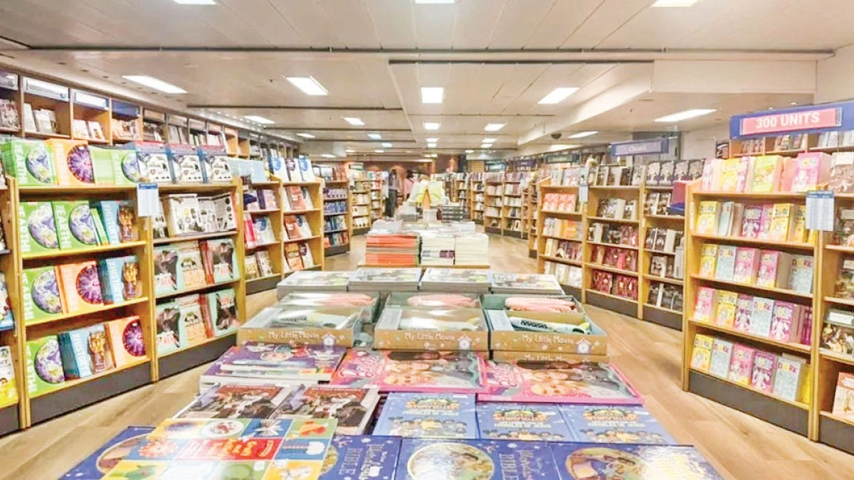 বেলফাস্টে বিশ্বের বৃহত্তম ভাসমান বইমেলা