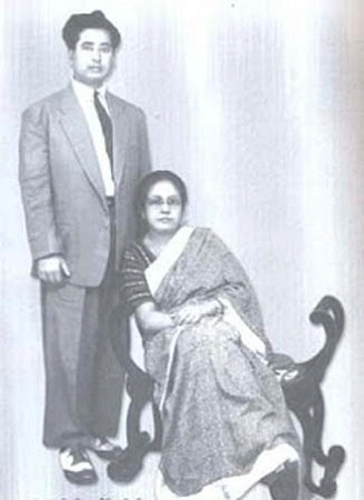 স্বামী ড. মুহাম্মদ ইব্রাহিমের সঙ্গে নীলিমা ইব্রাহিম