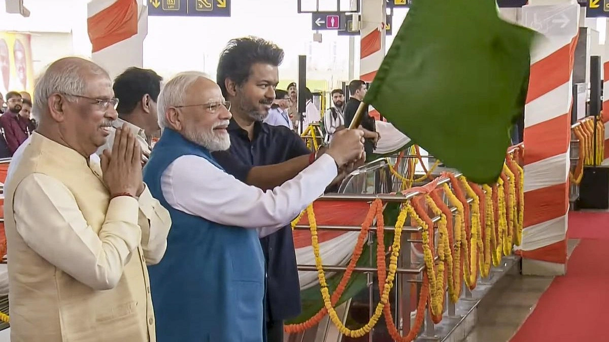 মোদিকে তামিলনাড়ুতে স্বাগত জানালেন মুখ্যমন্ত্রী বিজয়