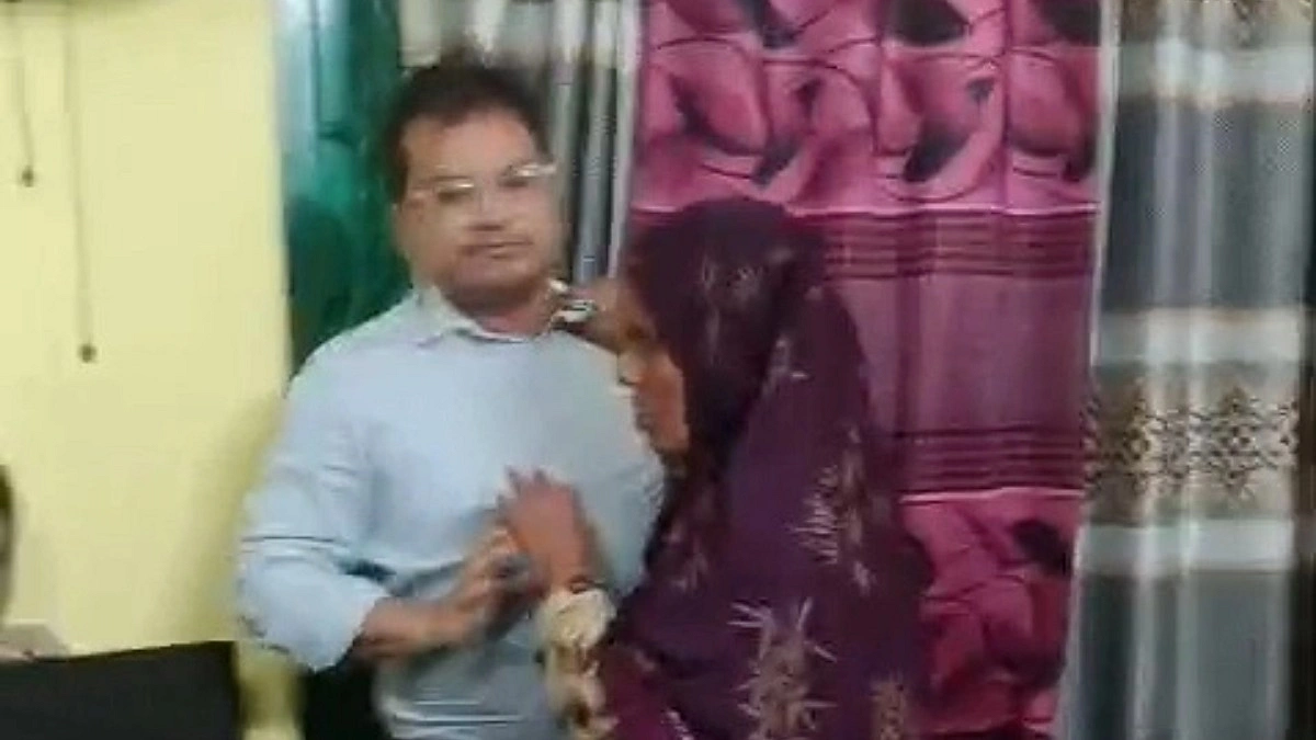 বাগেরহাটে সাংবাদিককে হেনস্তা ও প্রাণনাশের হুমকি, থানায় অভিযোগ