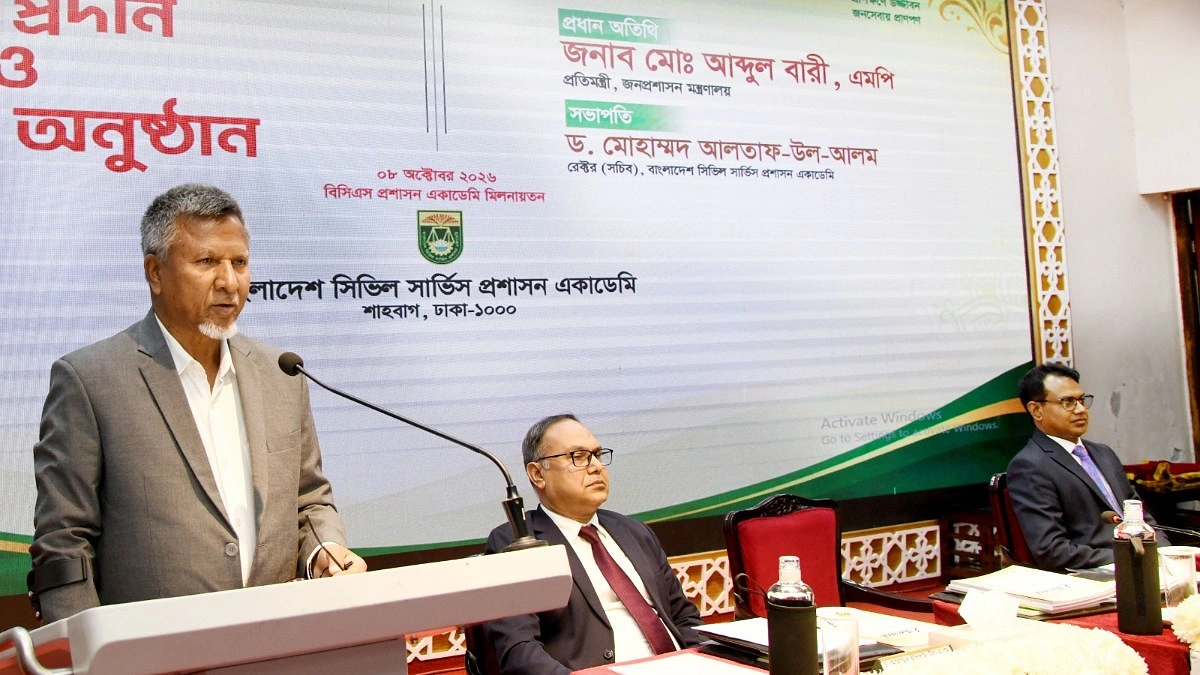 কর্তৃত্ববাদী নয়, সেবক হতে হবে সরকারি কর্মকর্তাদের