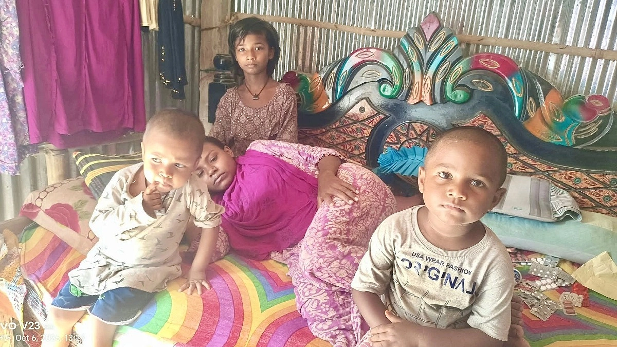 আড়াই লাখ টাকার জন্য বিনা চিকিৎসায় কাতরাচ্ছেন মৌসুমি