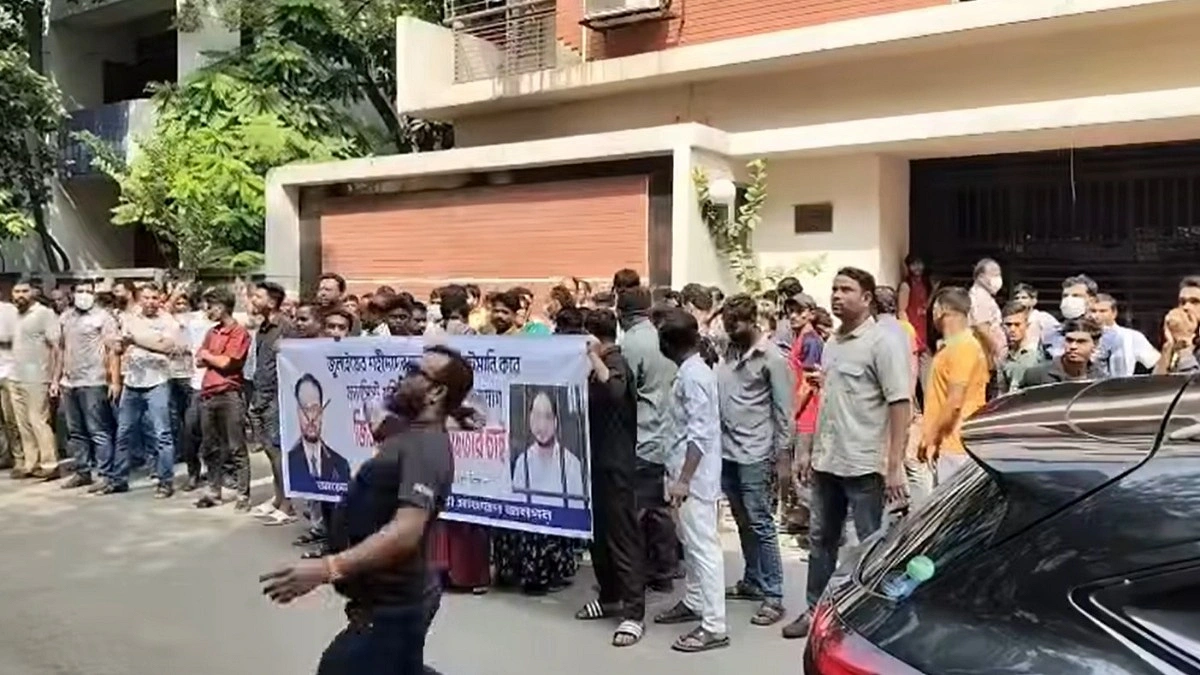 গ্রেপ্তারের দাবি তুলে জি এম কাদেরের বাড়িতে একের পর এক ঢিল