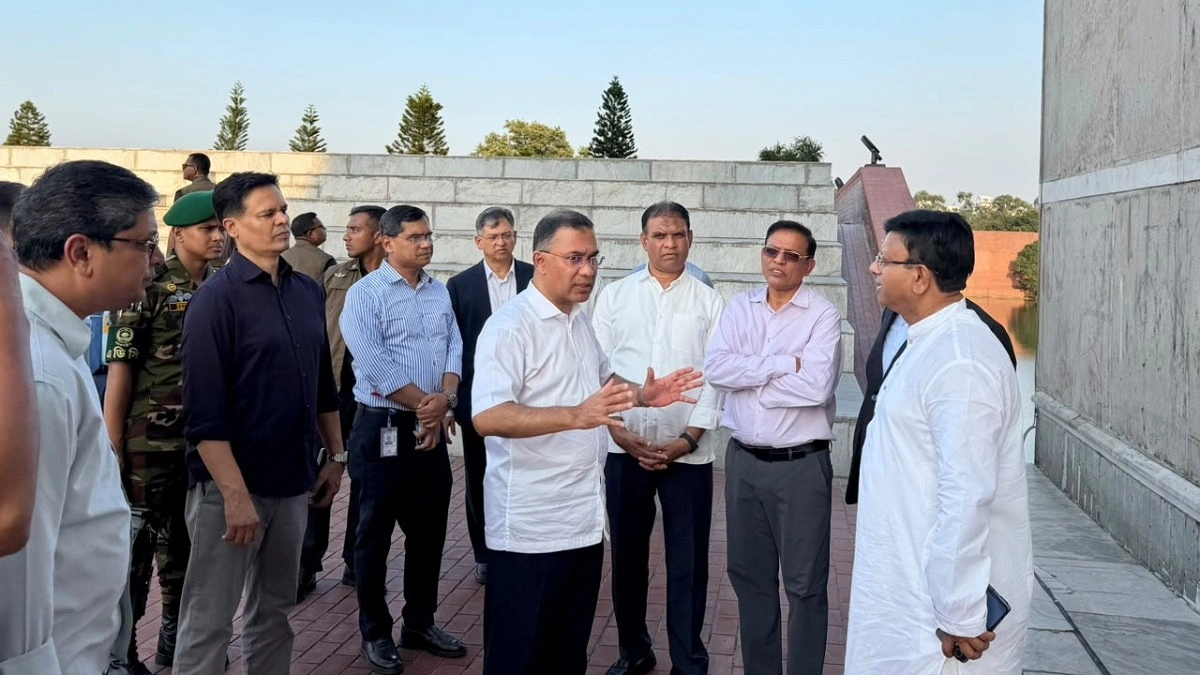 সংসদ ভবন এলাকা পরিচ্ছন্ন ও সংস্কারের নির্দেশ প্রধানমন্ত্রীর