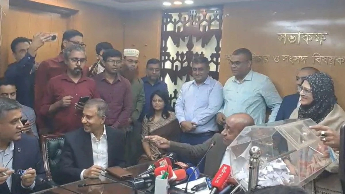 ঢাকায় লটারির মাধ্যমে ১৮ সাব-রেজিস্ট্রার বদলি