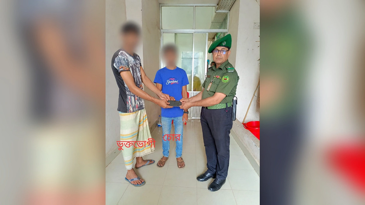 গাজীপুরে আনসারের তৎপরতায় চুরি হওয়া মোবাইল উদ্ধার