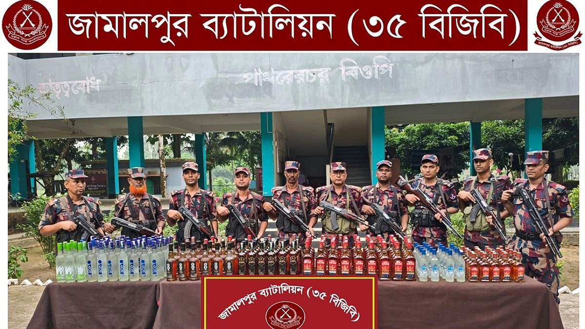 সীমান্তে পড়ে ছিল ১৮৬ বোতল ভারতীয় মদ, উদ্ধার করল বিজিবি