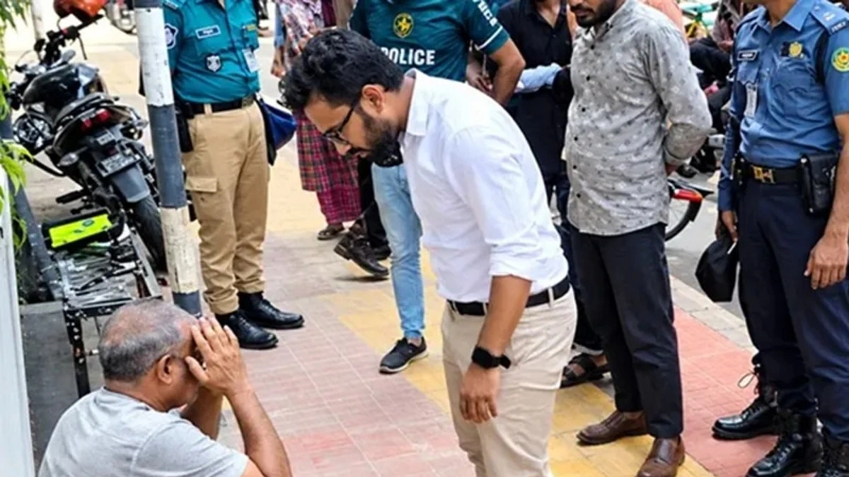 মারধরের ভিডিও ভাইরালের পর যুবক আটক, পাশে দাঁড়িয়ে থাকা পুলিশও প্রত্যাহার
