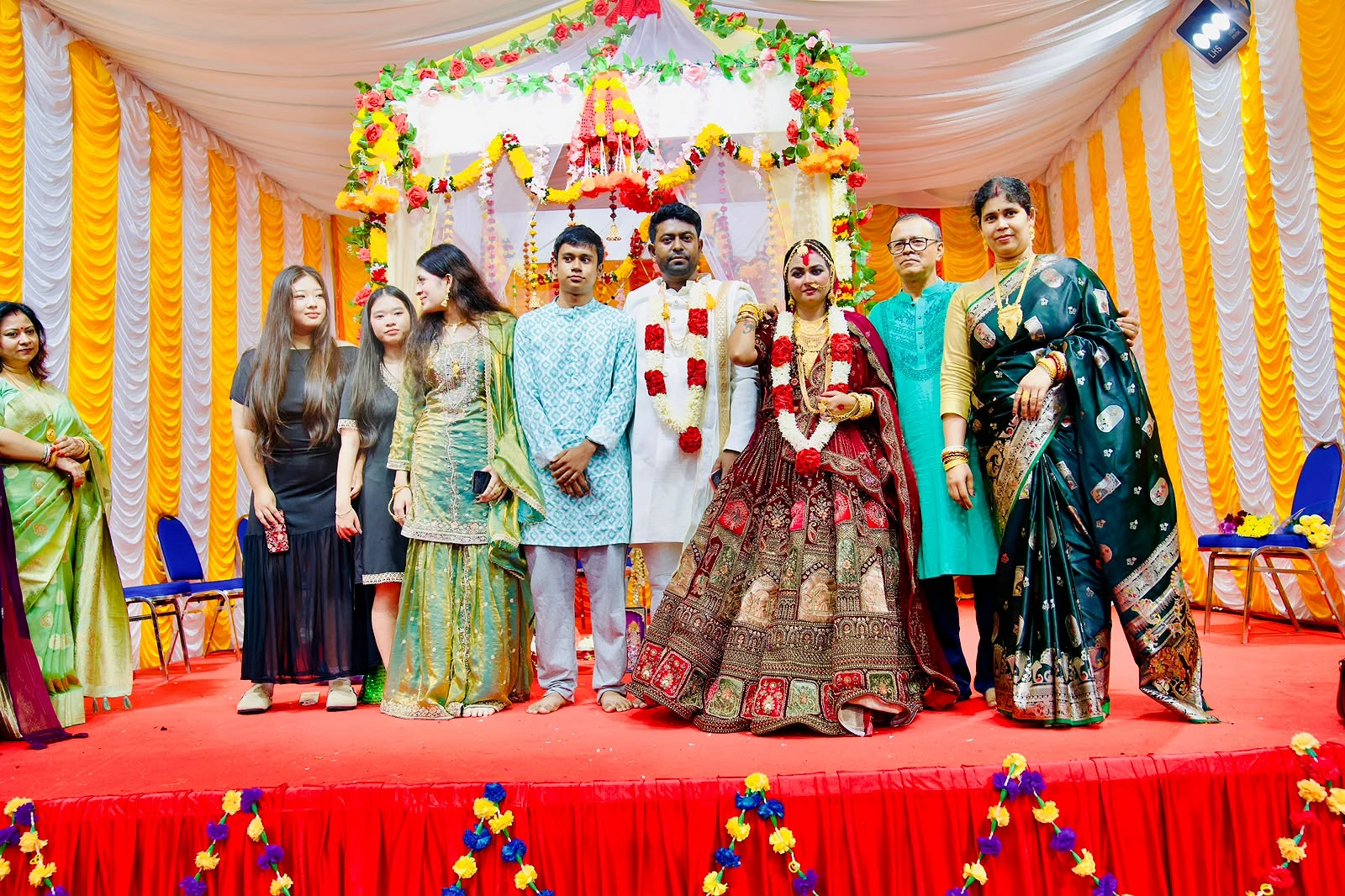 উপস্থিত ছিলেন দুই পরিবারের সদস্যরা