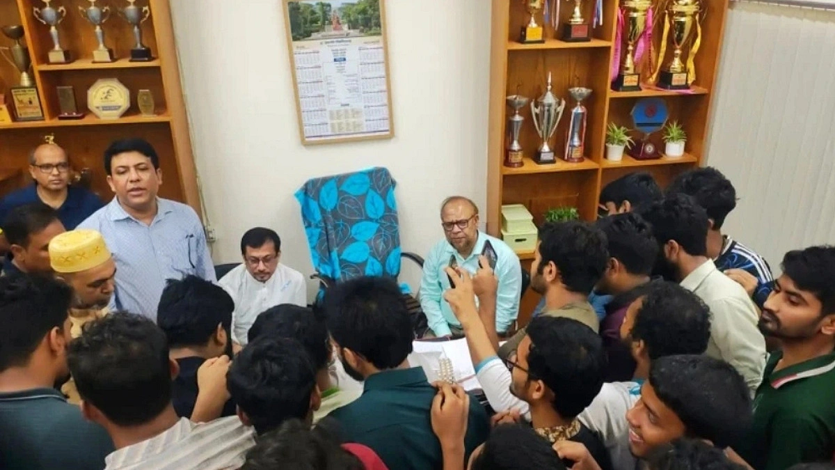 রাবিতে সাংবাদিকদের ওপর হামলা, মামলা করার আশ্বাস প্রশাসনের