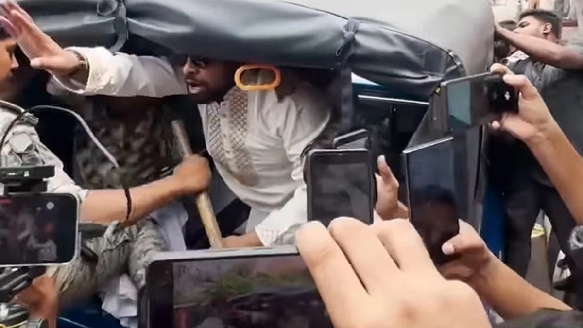 রবীন্দ্রনাথের ছবিতে চুনকালি মাখাতে গিয়ে আয়াশ আটক