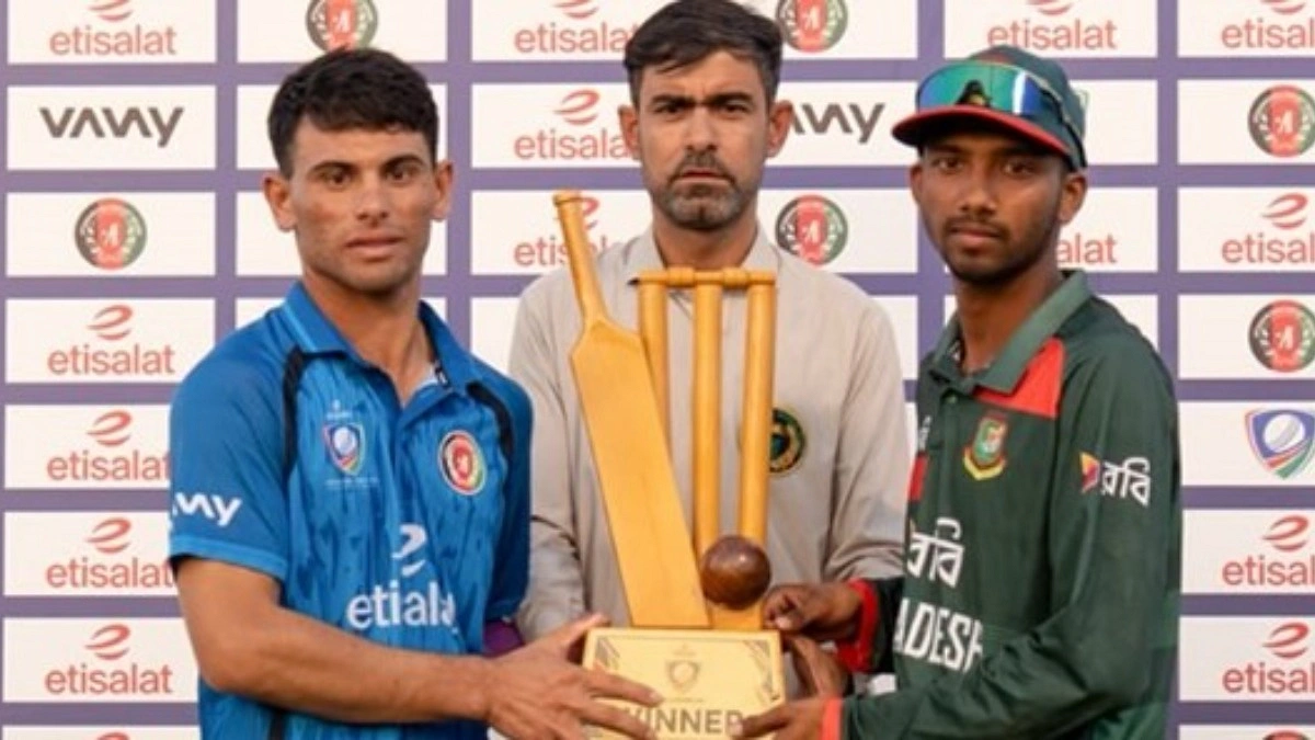 বাংলাদেশের বিপক্ষে ওয়ানডেতে আফগান অধিনায়কের ১১ ওভার বোলিং!