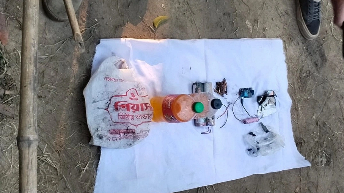 লালন আখড়াবাড়িতে বোমাসদৃশ বস্তু উদ্ধার