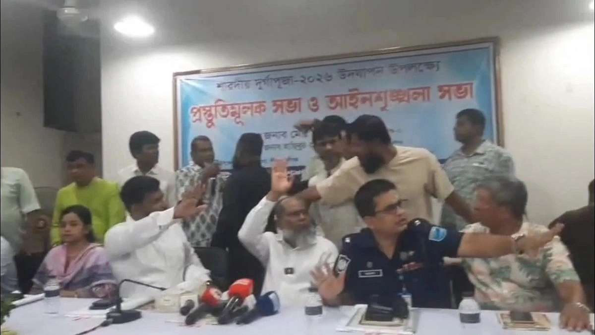 আইনশৃঙ্খলা মিটিংয়ে জামায়াত নেতাকে পিটিয়ে বের করে দিল বিএনপিকর্মীরা!