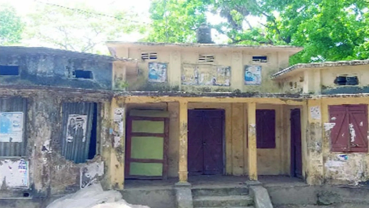 ঝুঁকিপূর্ণ ভবনে বসেন না চিকিৎসক, সেবাবঞ্চিত চরাঞ্চলের মানুষ