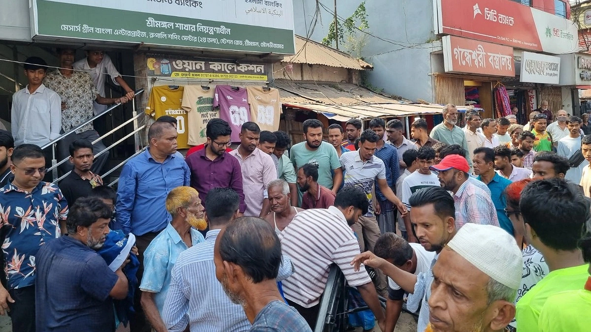 দুর্গাপূজায় সড়কে ভোগান্তি কমাতে অভিযান