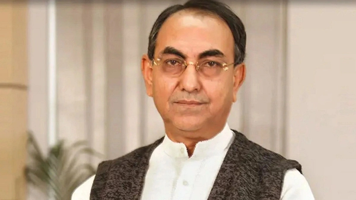 চিকিৎসা শেষে দেশে ফিরেছেন মির্জা আব্বাস
