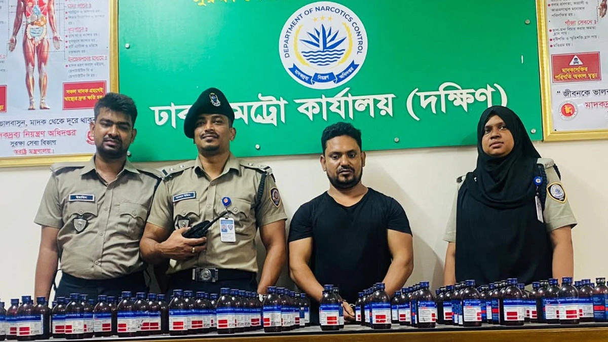 ১৩২ বোতল ফেনসিডিলসহ যুবক গ্রেপ্তার