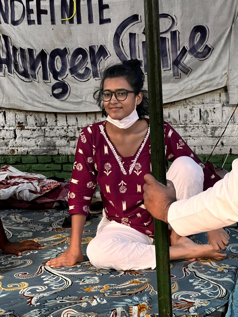 অনশনে নেহা বোরা— ছবি: গৌরভ পান্ডে