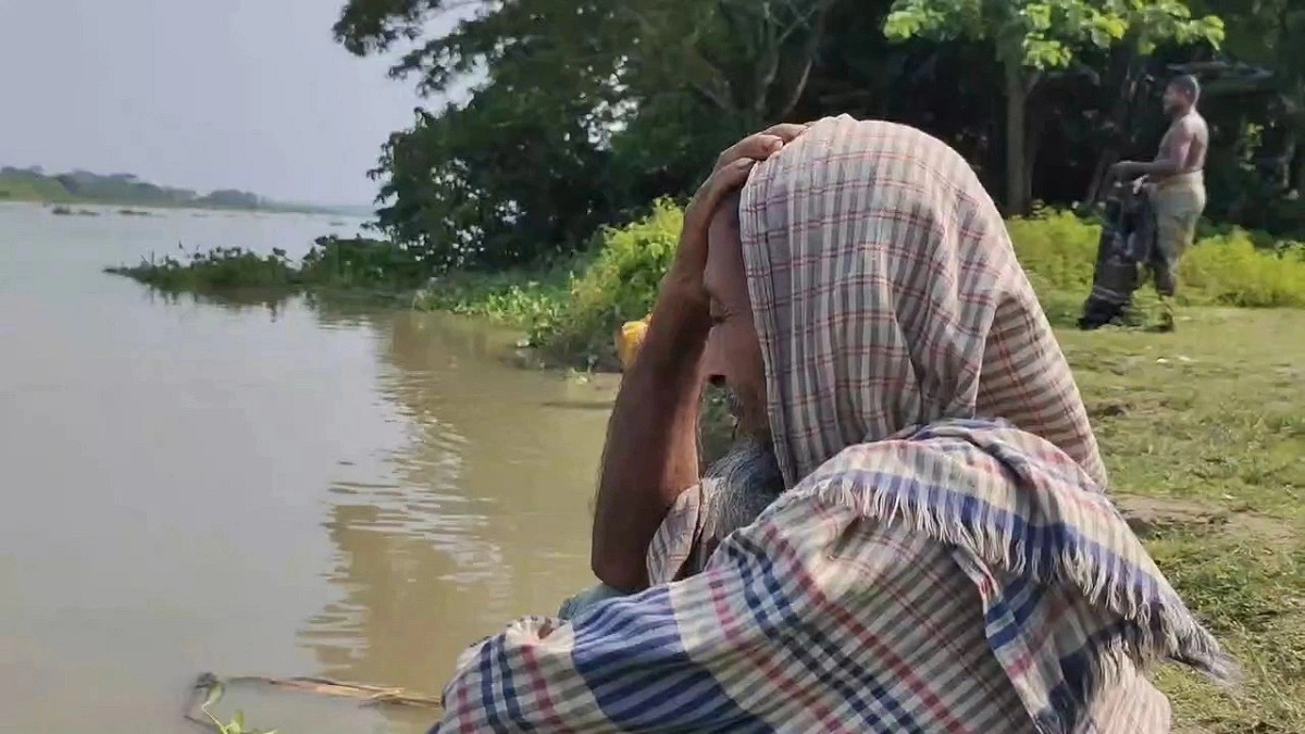 মধুমতির ভাঙনে সর্বস্ব হারিয়ে পথে ১৩ পরিবার