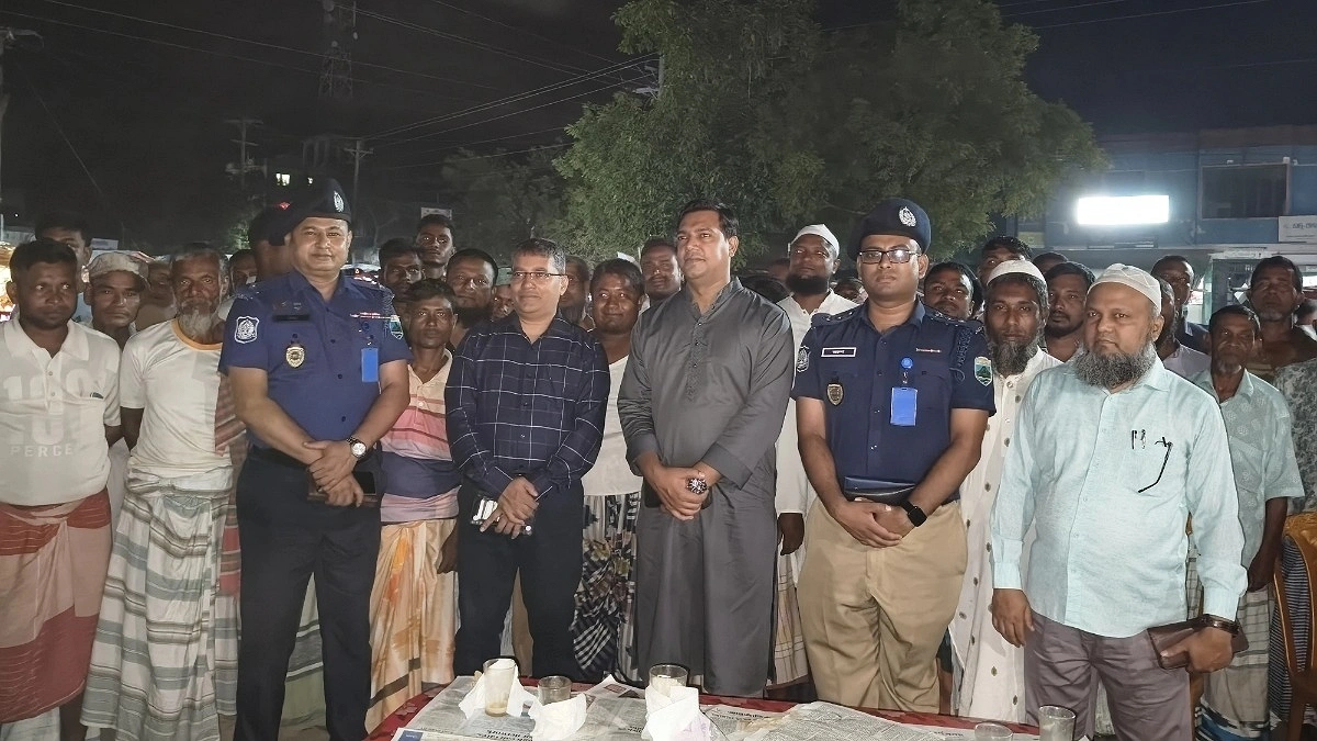 শান্তিপূর্ণ দুর্গাপূজা নিশ্চিতে প্রশাসন কঠোর অবস্থানে থাকবে