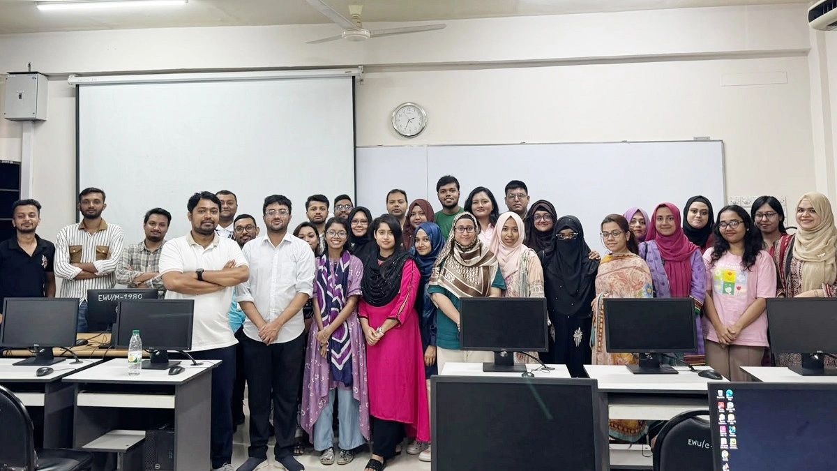 ইস্ট ওয়েস্ট ইউনিভার্সিটি এমবিএ ক্লাবের ‘এক্সেল মাস্টারি প্রোগ্রাম’ অনুষ্ঠিত