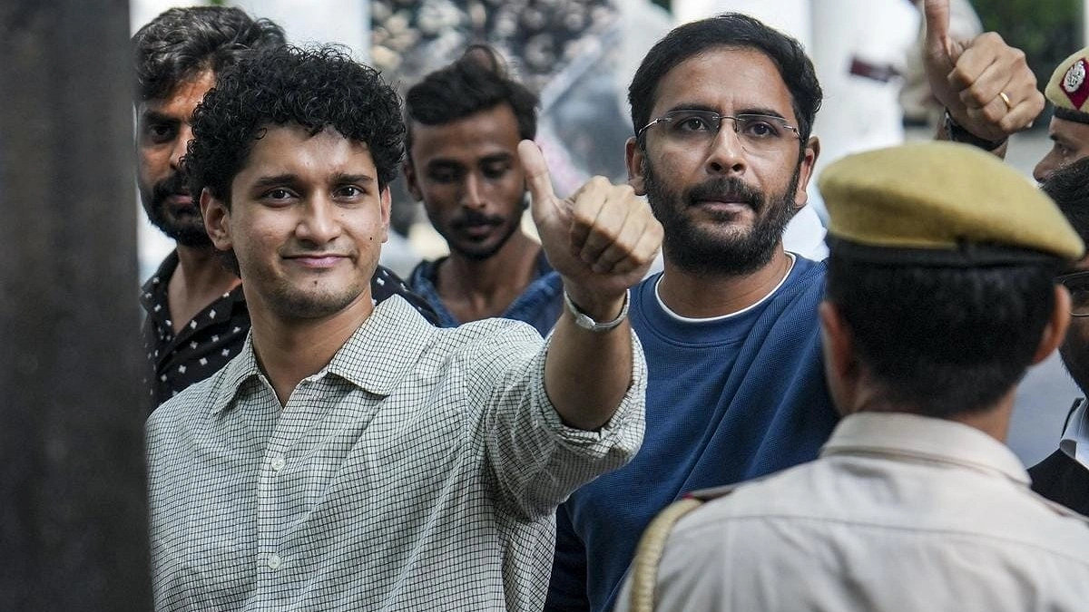 ককরোচ নেতা সৌরভ-আশুতোষকে পাঠানো হলো তিহার জেলে
