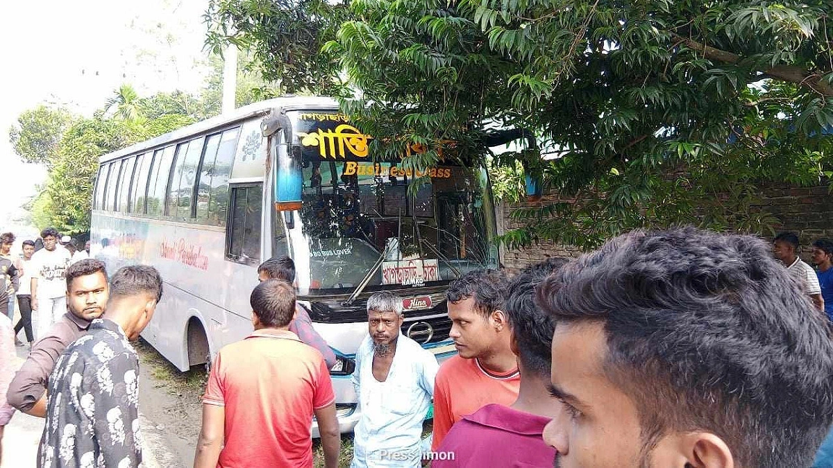 জামালপুরে সড়কের পাশে দাঁড়িয়ে ছিলেন শাশুড়ি-পুত্রবধূ, বাসচাপায় নিহত