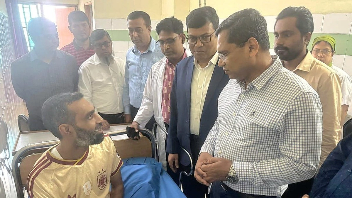খান সাইফুলকে দেখতে হাসপাতালে প্রধানমন্ত্রীর ব্যক্তিগত চিকিৎসক