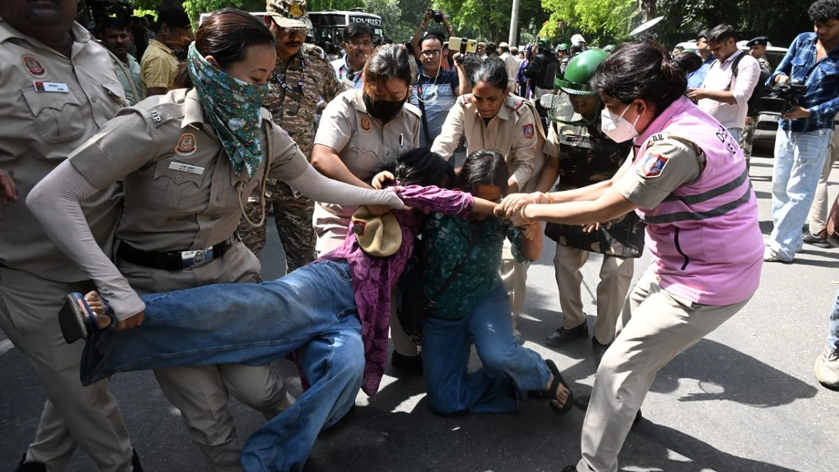 ‘জ্ঞানেশ, ইটস ডান, ব্রো’ স্লোগানে মুম্বাই-দিল্লিতে বিক্ষোভ, সাবেক মুখ্যমন্ত্রীসহ আটক ৭০০