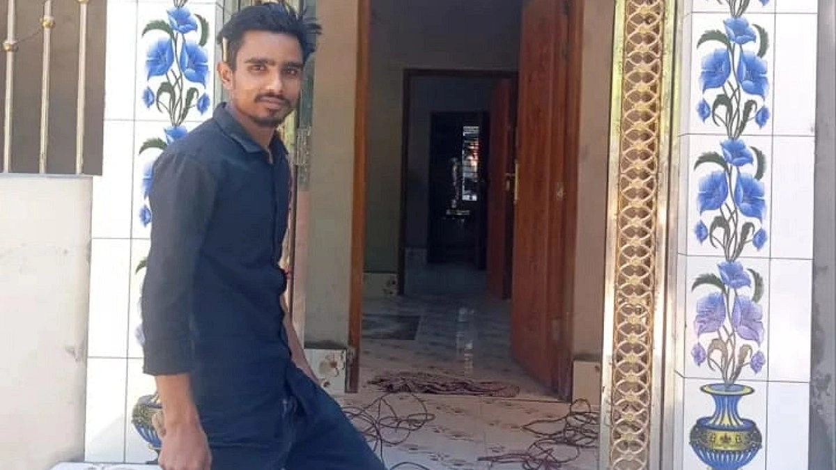 দুর্গন্ধের উৎস খুঁজতে গিয়ে মিলল যুবকের অর্ধগলিত মরদেহ
