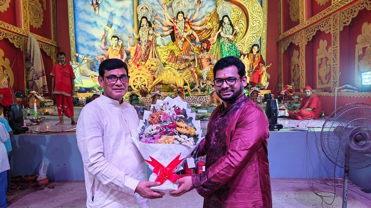 সোনারগাঁয়ে দুর্গাপূজা মণ্ডপ পরিদর্শনে ভারতীয় উপ-হাইকমিশনার