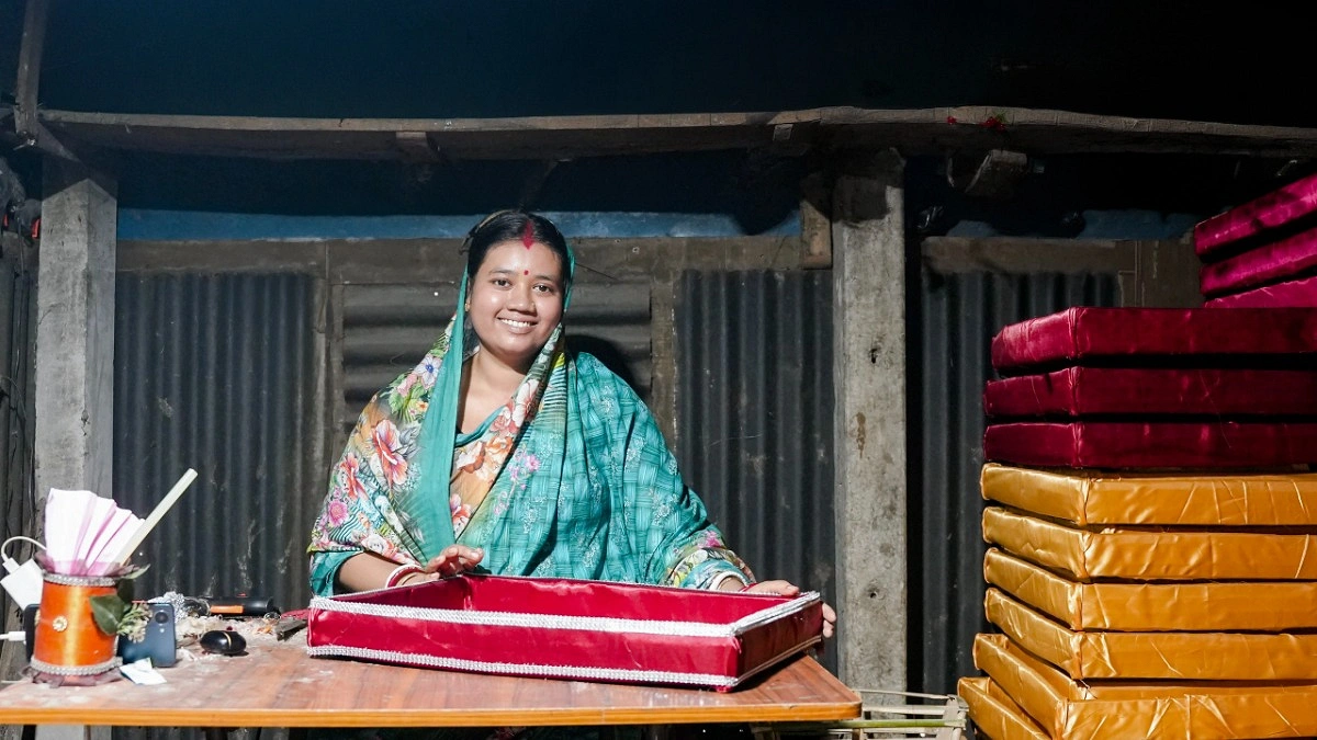 কারুশিল্পে স্বপ্ন বুনেন সুমি-মলি