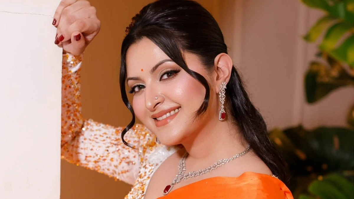 পরীমনির জন্য চট্টগ্রাম থেকে বিমানে এলো শিউলি ফুল