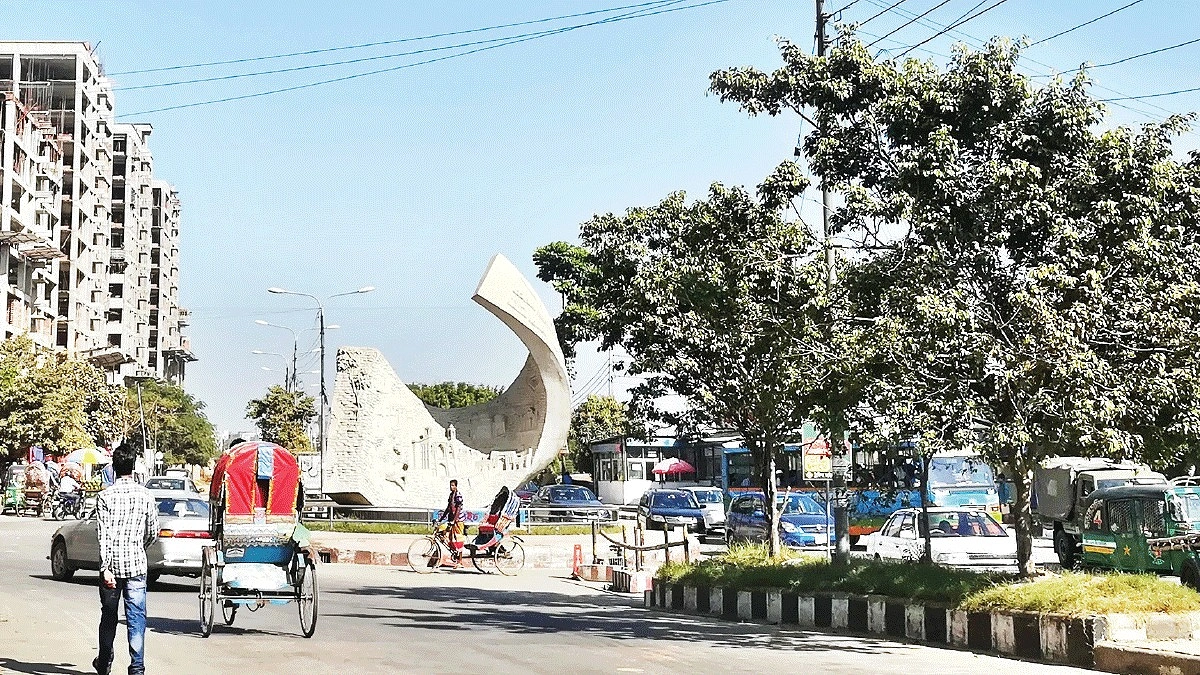 কংক্রিটের বাঁকে ৪০০ বছরের ঢাকা