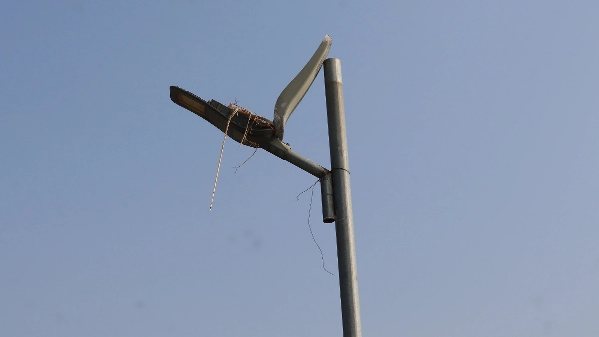 আলোর প্রকল্পে অন্ধকার