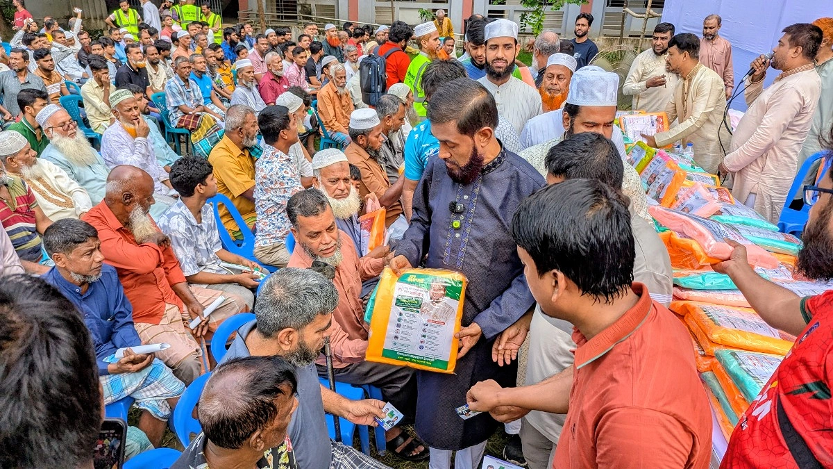 ডেঙ্গু সচেতনতায় কড়াইলে ৩ হাজার মশারী বিতরণ জামায়াতের