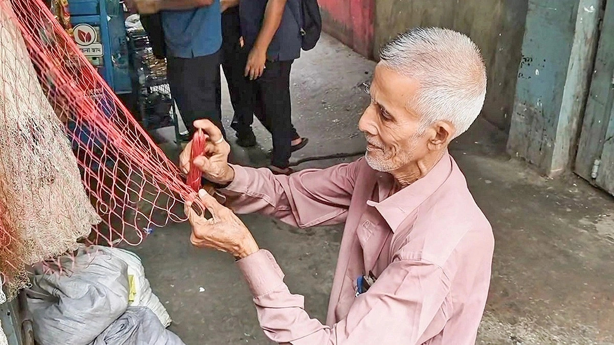 বাদলের জাল বুনার বয়স এখন ৪৫ বছর!