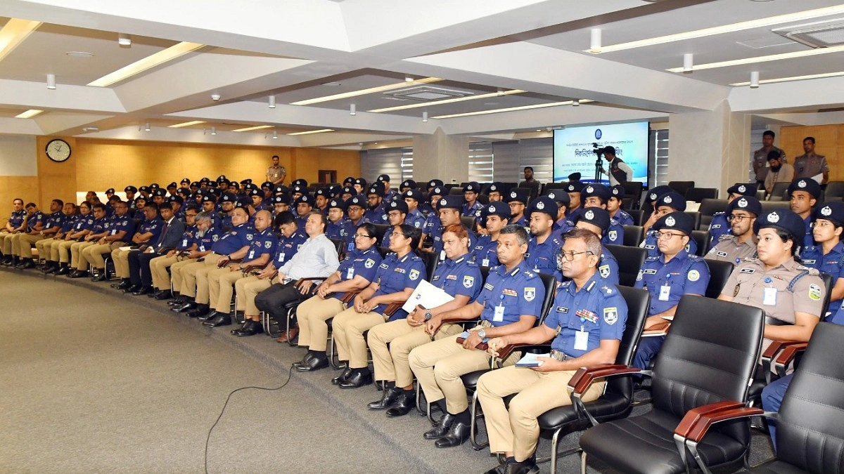 সততা ও নিরপেক্ষতার সঙ্গে নবীন পুলিশ কর্মকর্তাদের দায়িত্ব পালনের আহ্বান আইজিপির