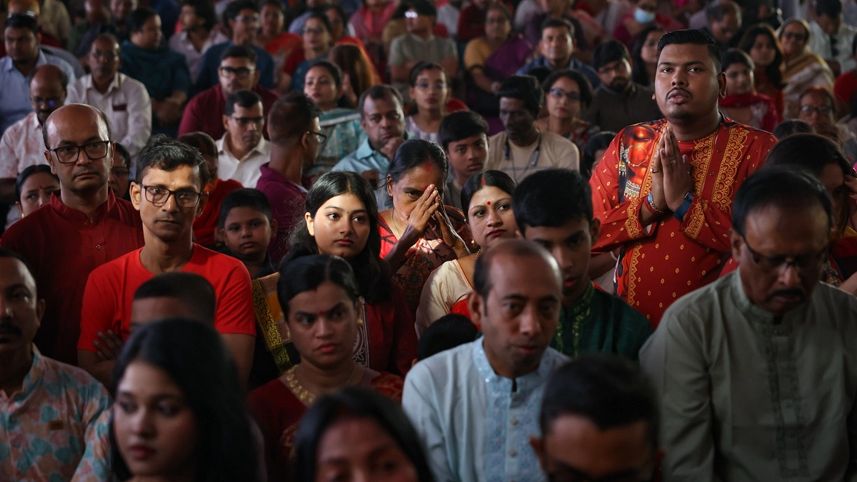 কুমারী পূজা উপলক্ষে প্রার্থনায় মগ্ন পুণ্যার্থীরা