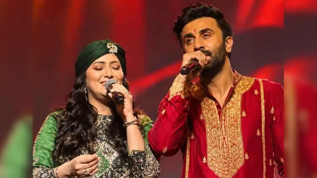 মুম্বাইয়ের পুজা মণ্ডপে ‘কবিরা’ গাইলেন রণবীর কাপুর