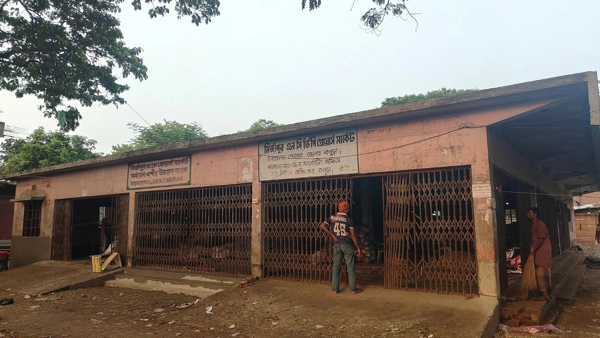 কৃষক বাজারের বেহাল অবস্থা
