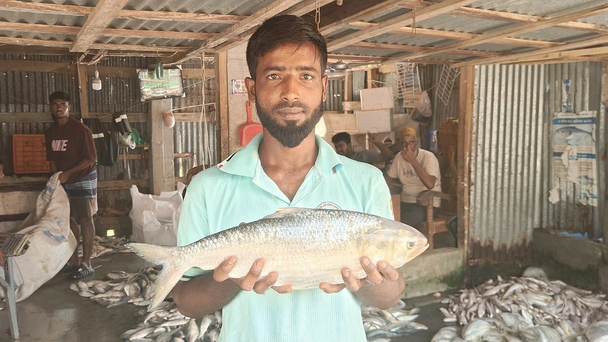 কুয়াকাটায় সাড়ে ৭ হাজারে বিক্রি হলো ২ কেজির ইলিশ