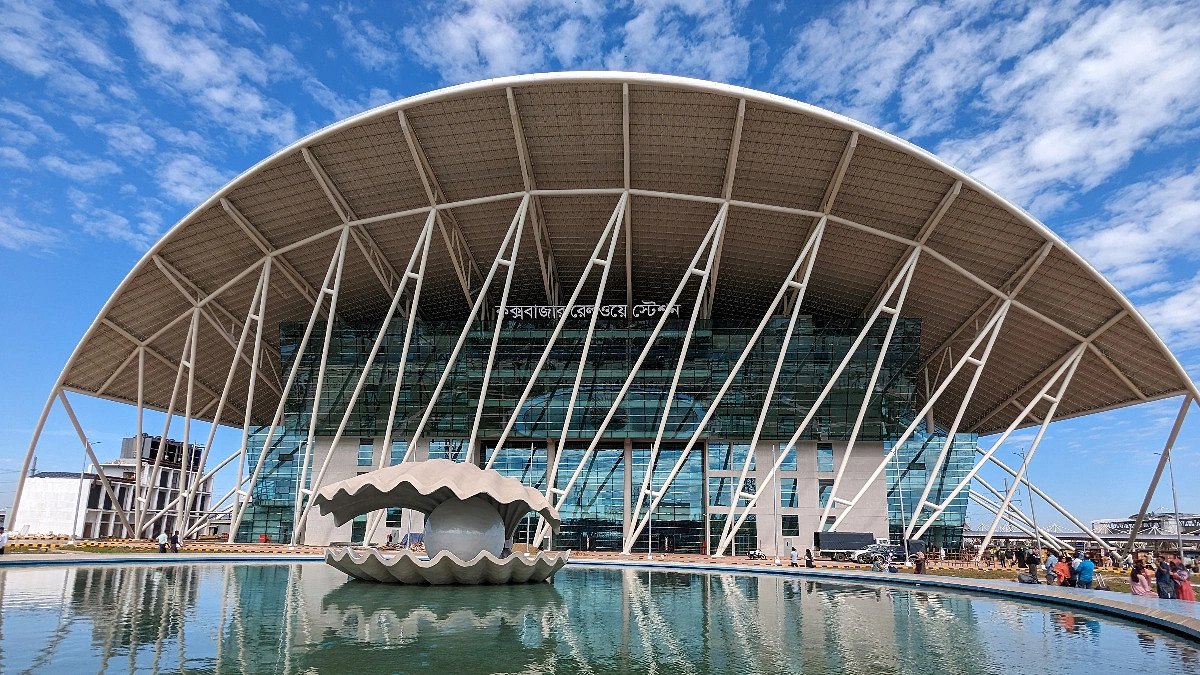২৩৬ কোটির স্টেশনে শুধু দুই লাউঞ্জ