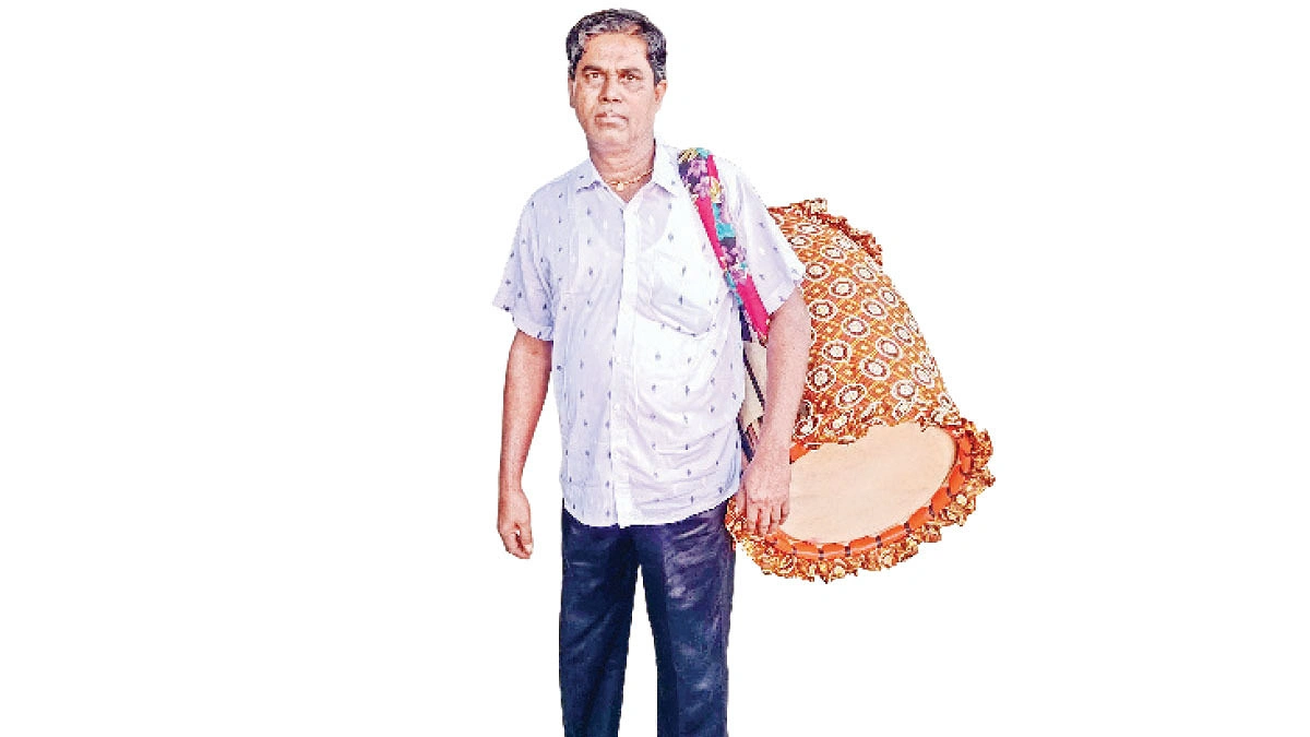পূজায় ঢাক না বাজালে মন ভরে না আমার